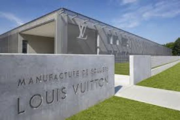 Louis Vuitton este cel mai valoros brand de lux din lume pentru al nouălea an consecutiv